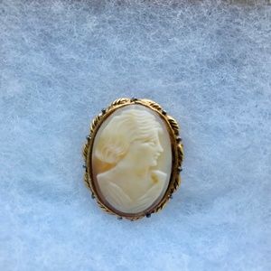 Vintage Cameo Brooch